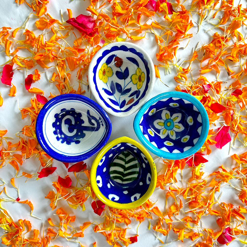 Hand-Painted Ceramic Diya Quartet - A Touch of Intimate Glow