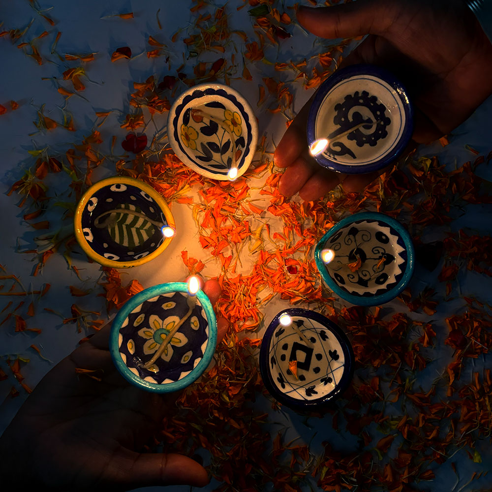 Hand-Painted Ceramic Diya Quartet - A Touch of Intimate Glow