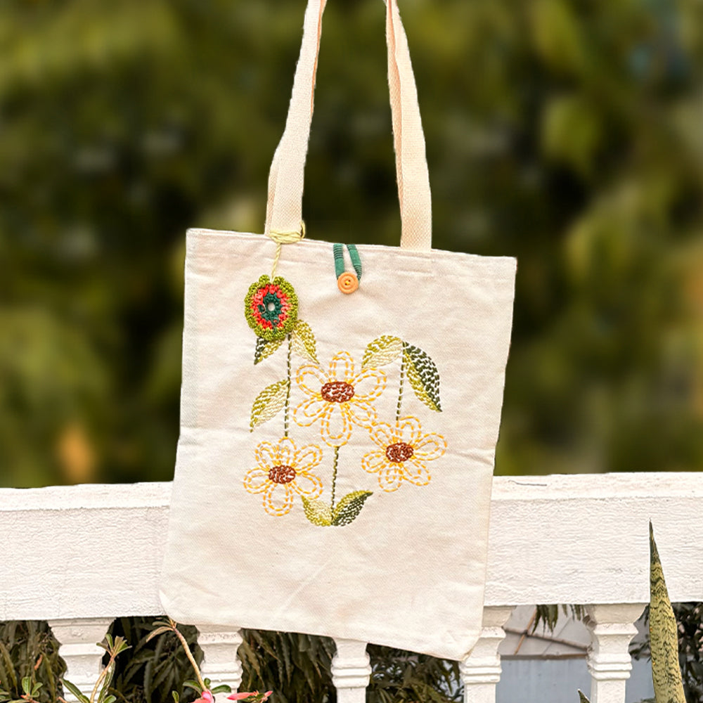 Stylized Daisy Tote - Madhues