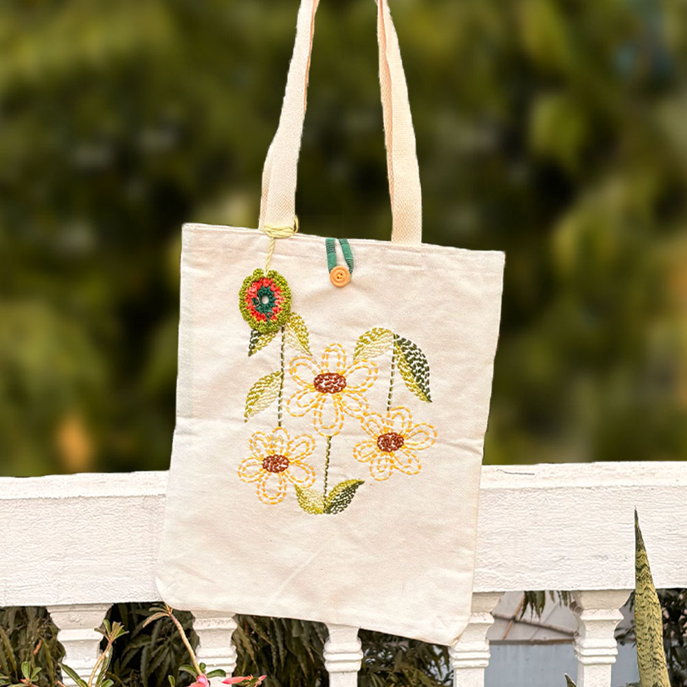 Stylized Daisy Tote