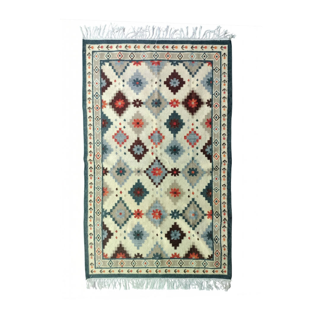 cream geometric tribal rug