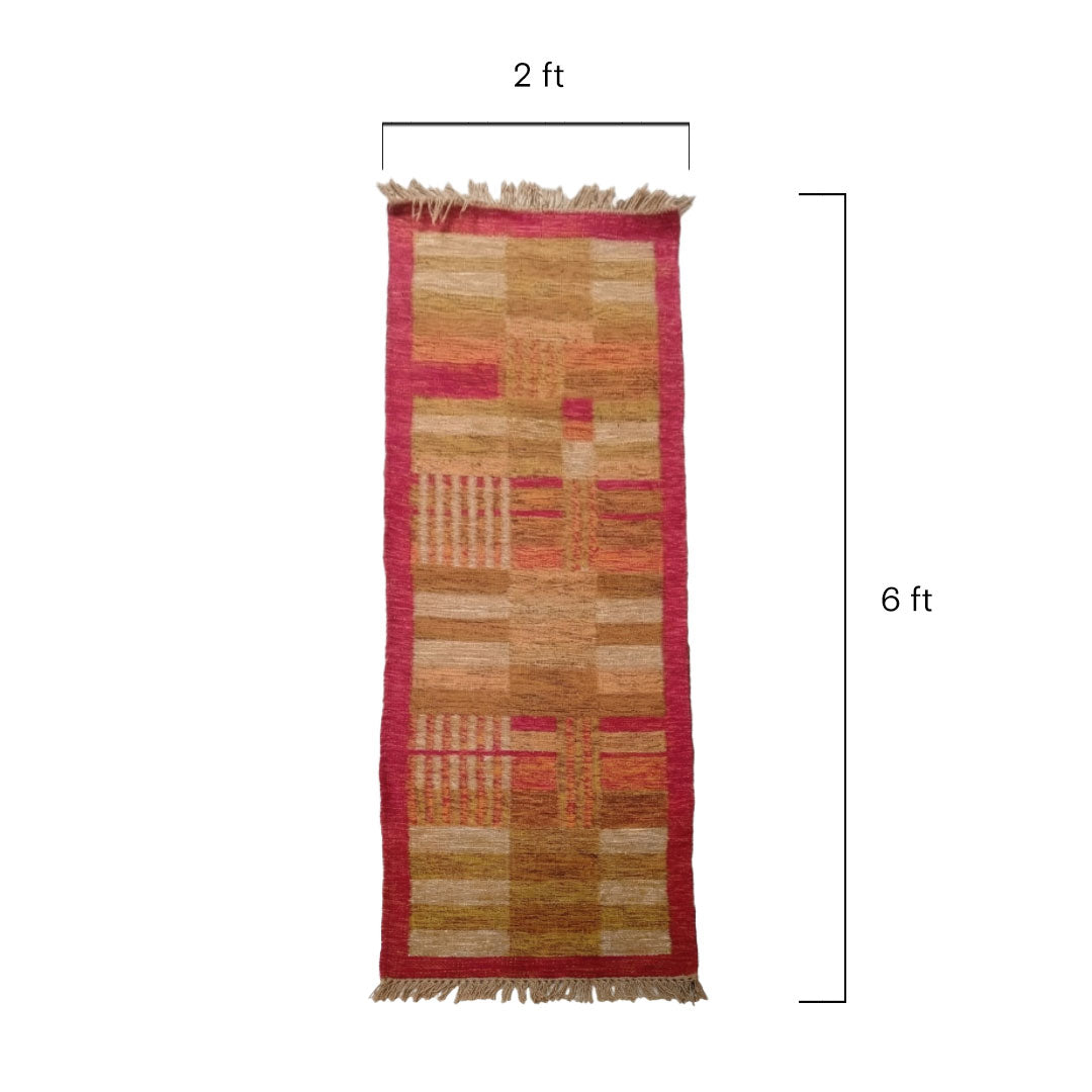 Rug with dimensions labeled on a white background